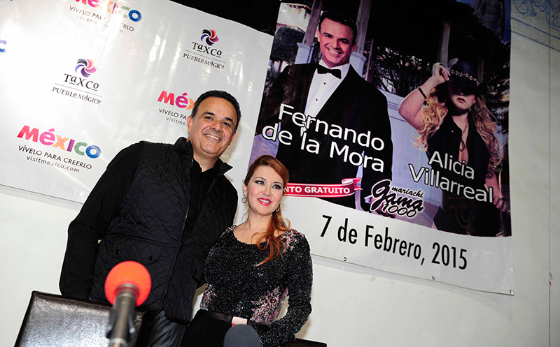 Alicia Villareal y Fernando de la Mora, en el mismo escenario