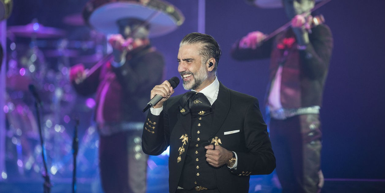 ALEJANDRO FERNÁNDEZ HACE HISTORIA EN LA INAUGURACIÓN DE STARLITE MÉXICO 2016