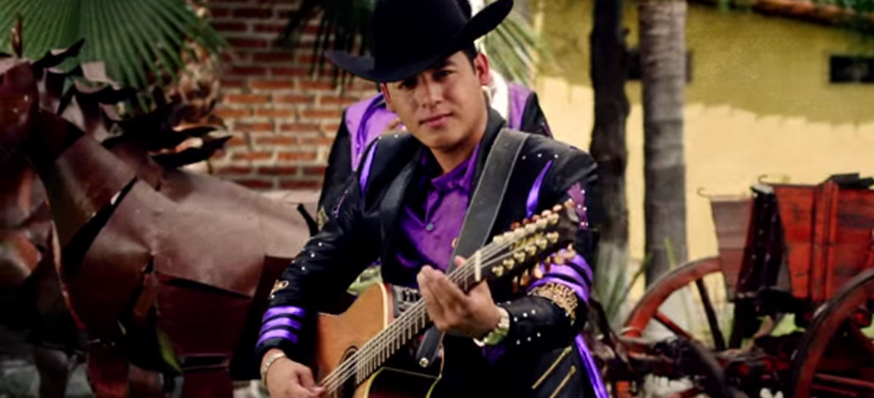 VIDEO: Ariel Camacho interpreta canción que nunca salió en un disco oficial