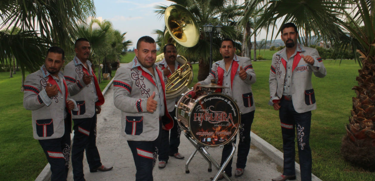 Continúa enamorando “La Conquistadora” Banda Higuera