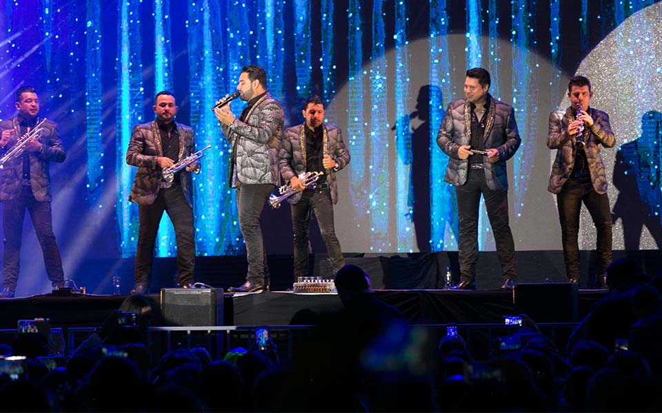 BANDA MS DEFIENDE A JULIÓN ÁLVAREZ