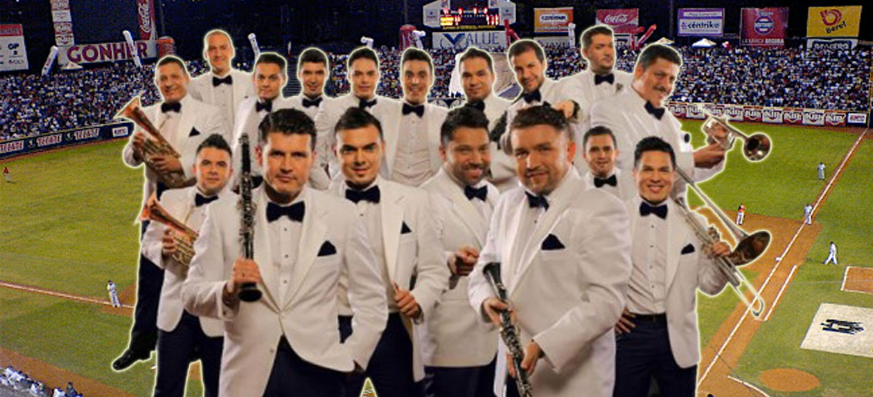 Banda El Recodo cambia los instrumentos por las camisolas y manoplas