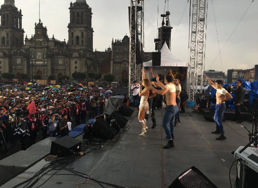 Ninel Conde triunfa en marcha gay