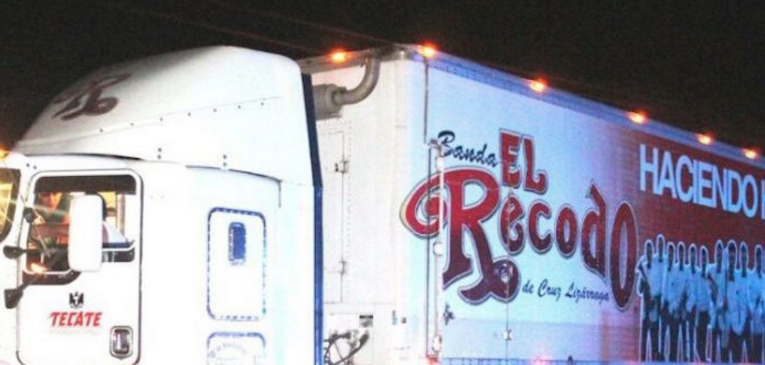 Balean trailer de la Banda El Recodo; alguien resultó herido