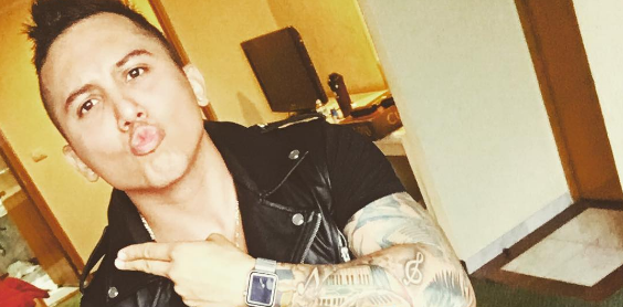 Edwin Luna y La Trakalosa preparan dueto con guapa cantante