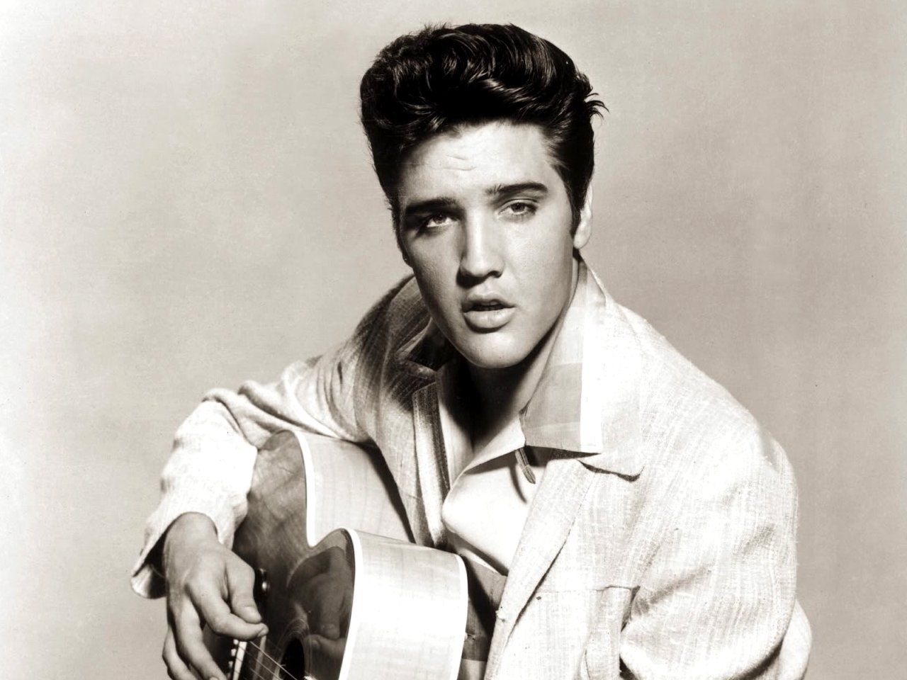 ¿ELVIS PRESLEY CANTANDO CON MARIACHI?