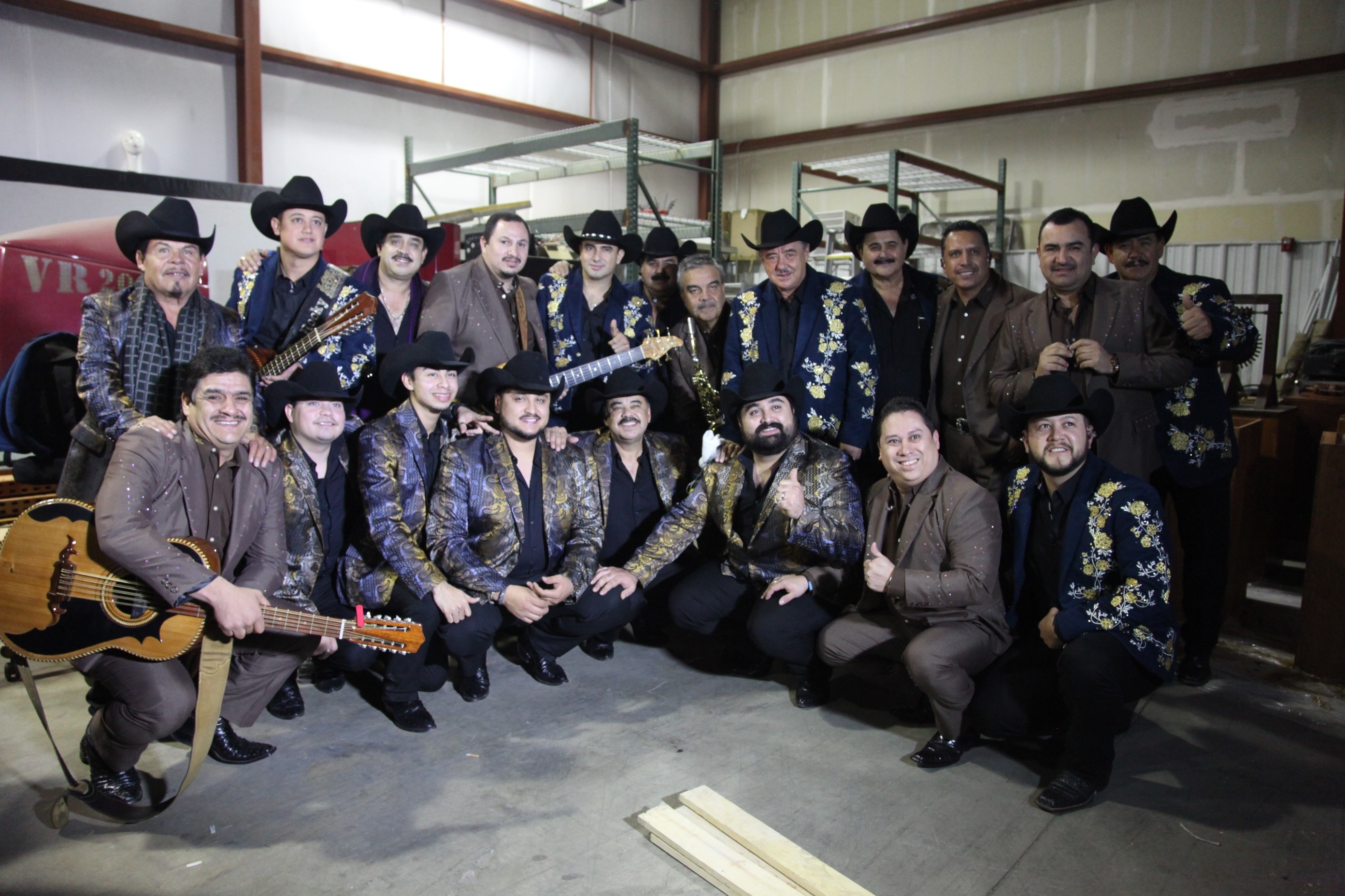 Los Rieleros del Norte se lucen en la gira “Los Tres Grandes”