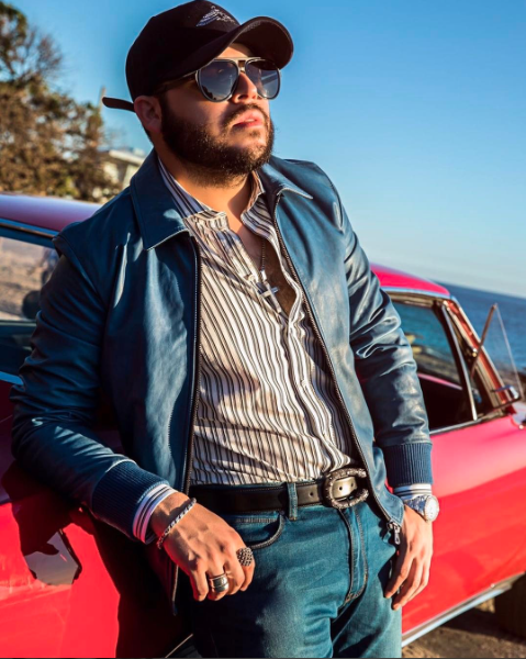 Gerardo Ortiz carro rojo