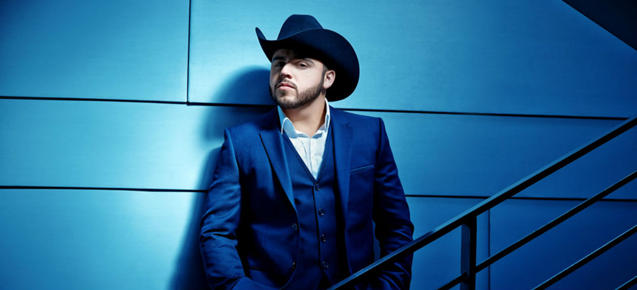 Gerardo Ortiz presume trasero en las redes sociales