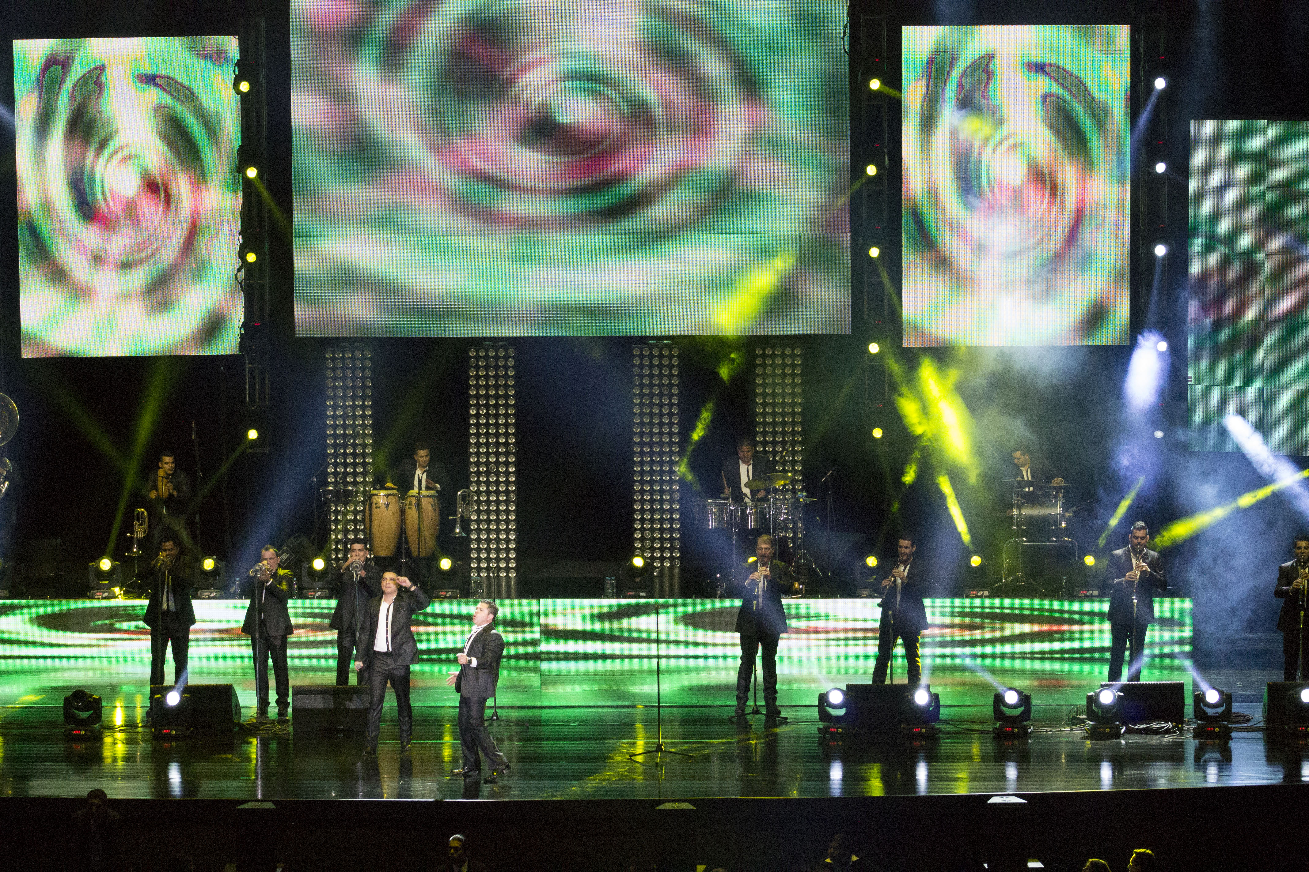 LA ARROLLADORA ARRASANDO EN EL AUDITORIO