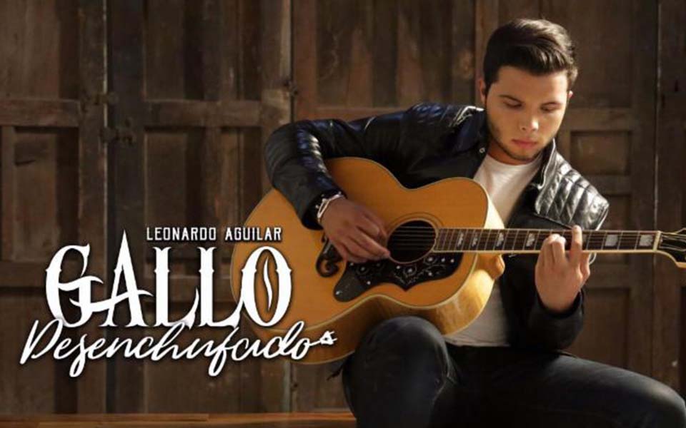 LEONARDO AGUILAR CREA EL CONCEPTO #GALLODESENCHUFADO