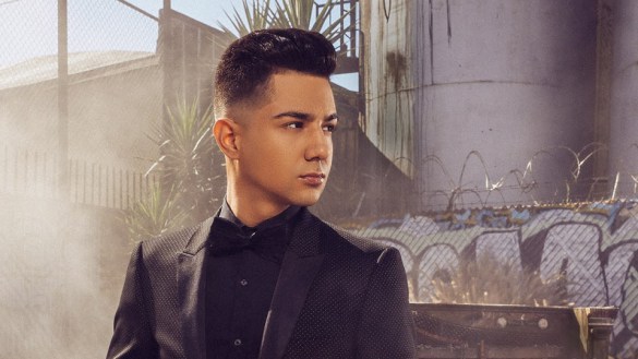 LUIS CORONEL SE PONE NAVIDEÑO CON MÁGICO CONCIERTO EN CALIFORNIA