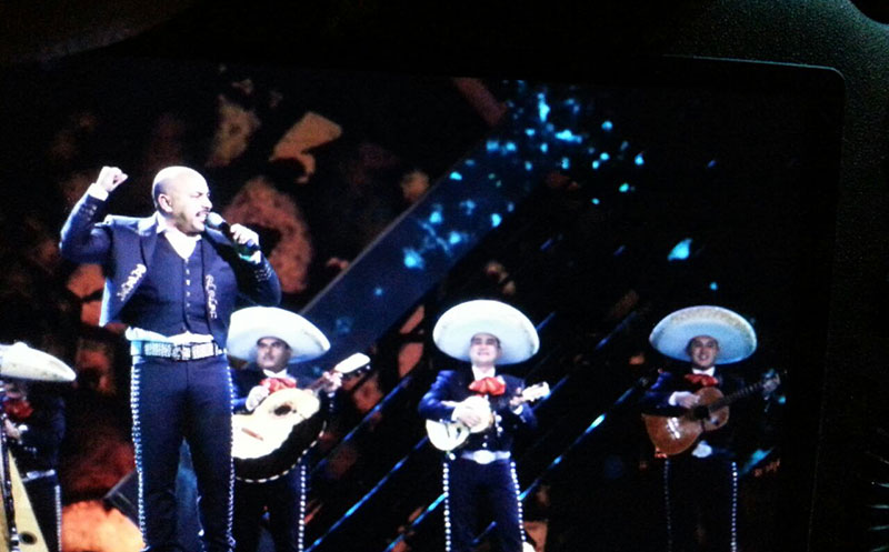 LUPILLO RIVERA, UN GRANDE EN EL ESCENARIO