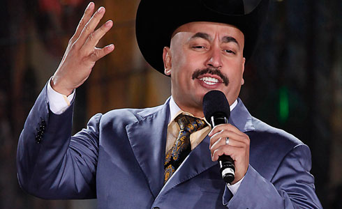 Lupillo Rivera no le habla a su mamá