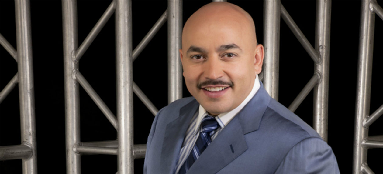 Así quedó Lupillo Rivera en día de muertos.