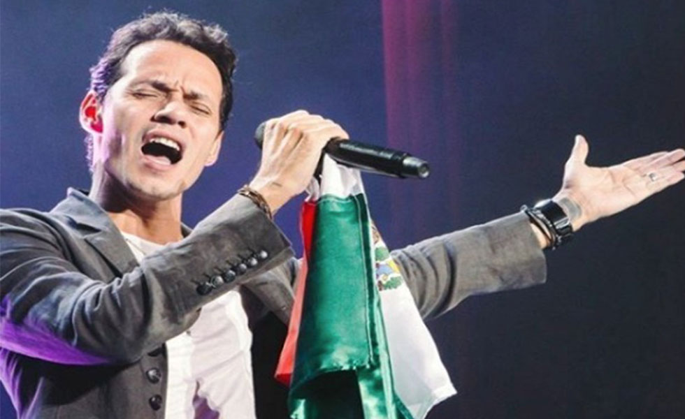 Marc Anthony besó a Maluma en su presentación en la Ciudad de México