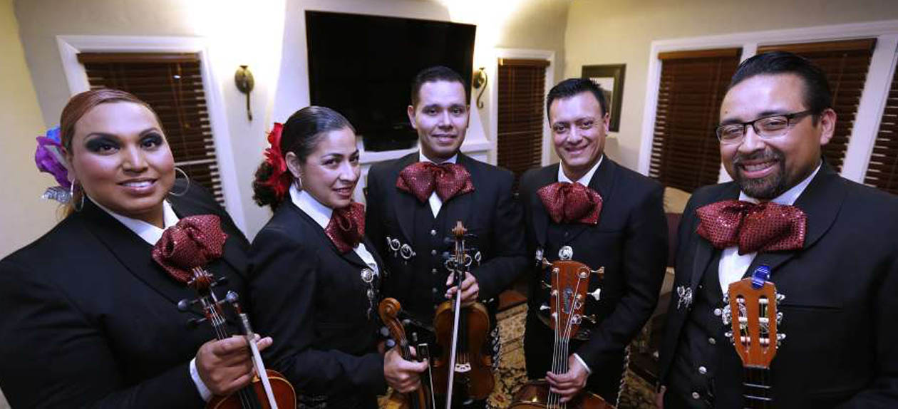 VIDEO: El primer mariachi gay en el mundo