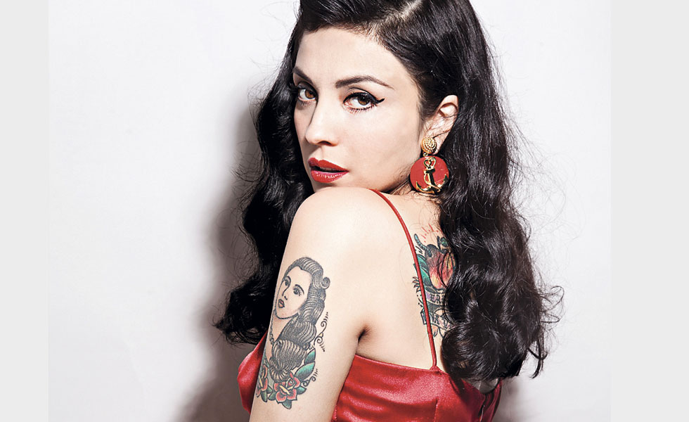 Mon Laferte rompe las plataformas digitales con la cumbia