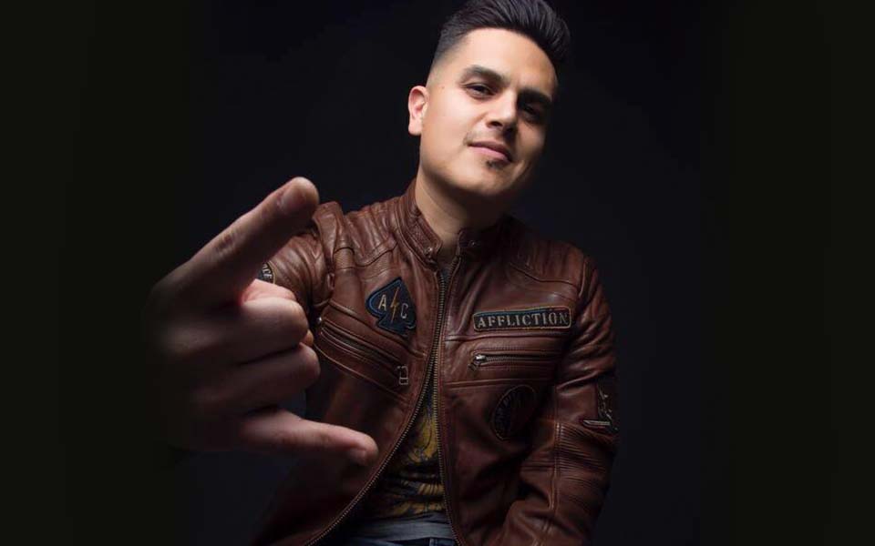 REGULO CARO MUESTRA SU FACETA FUERA DEL ESCENARIO