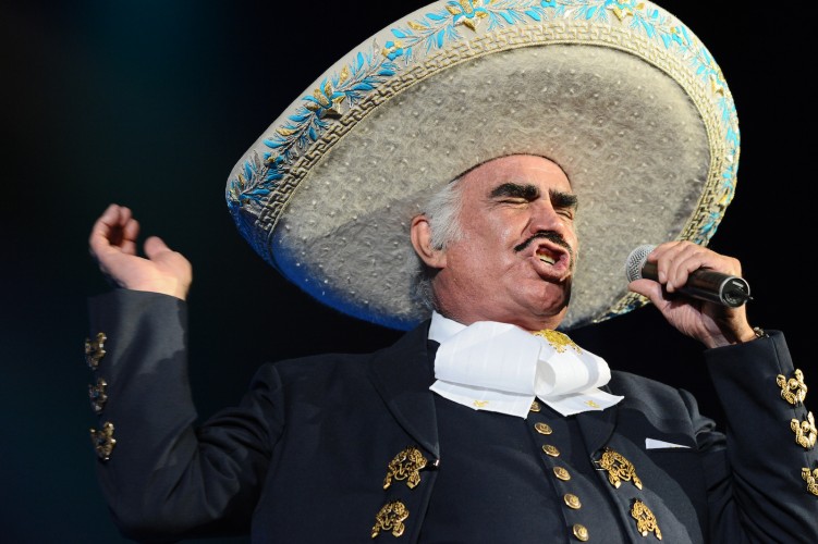 VICENTE FERNÁNDEZ EN EL BAUTIZO DE SU BISNIETA