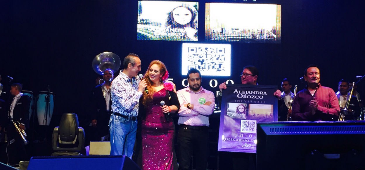 Alejandra Orozco recibe reconocimiento en Gudalajara