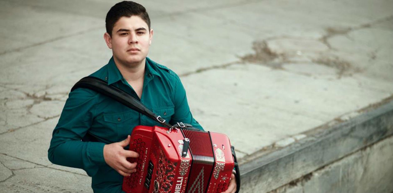 Alfredo Olivas conquista Guadalajara con mega concierto