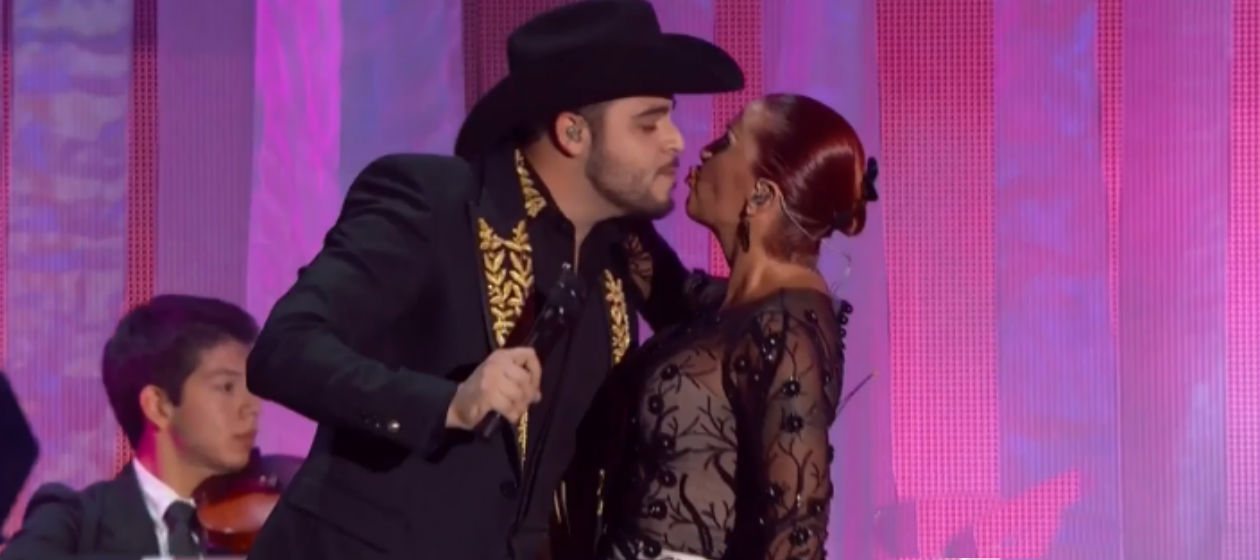 Gran noche para los gruperos en los Premios Billboard 2016