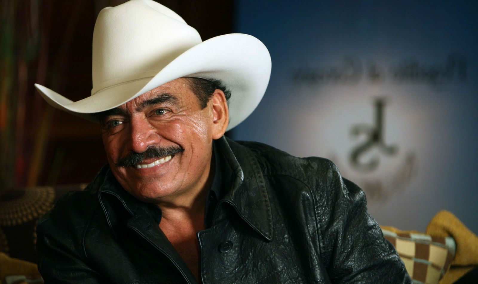 Joan Sebastian señalado por trata de blancas