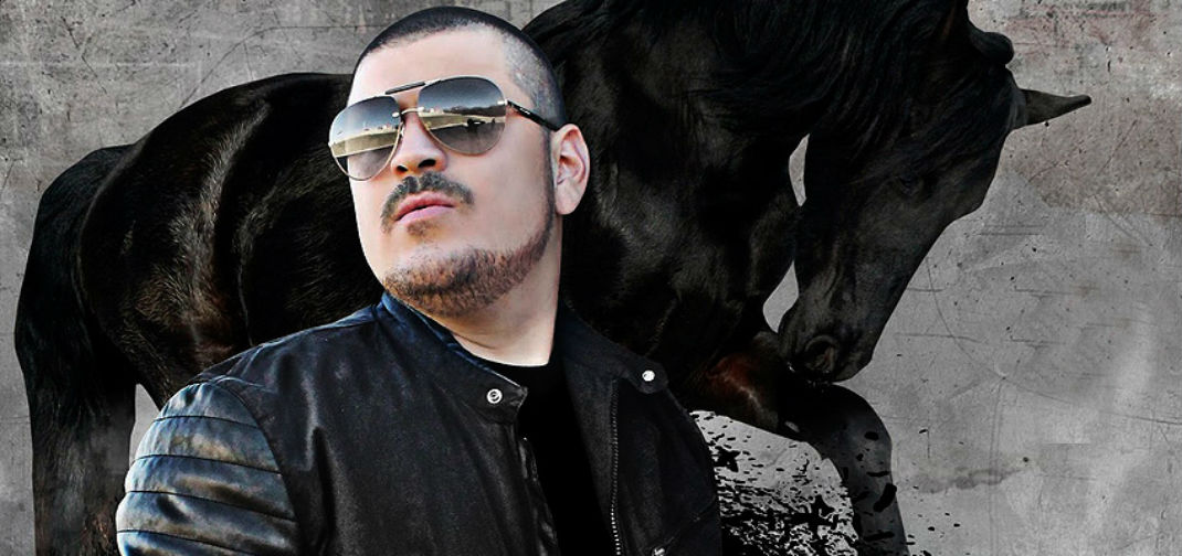 Escucha “El Elegante”, lo nuevo de  El Komander