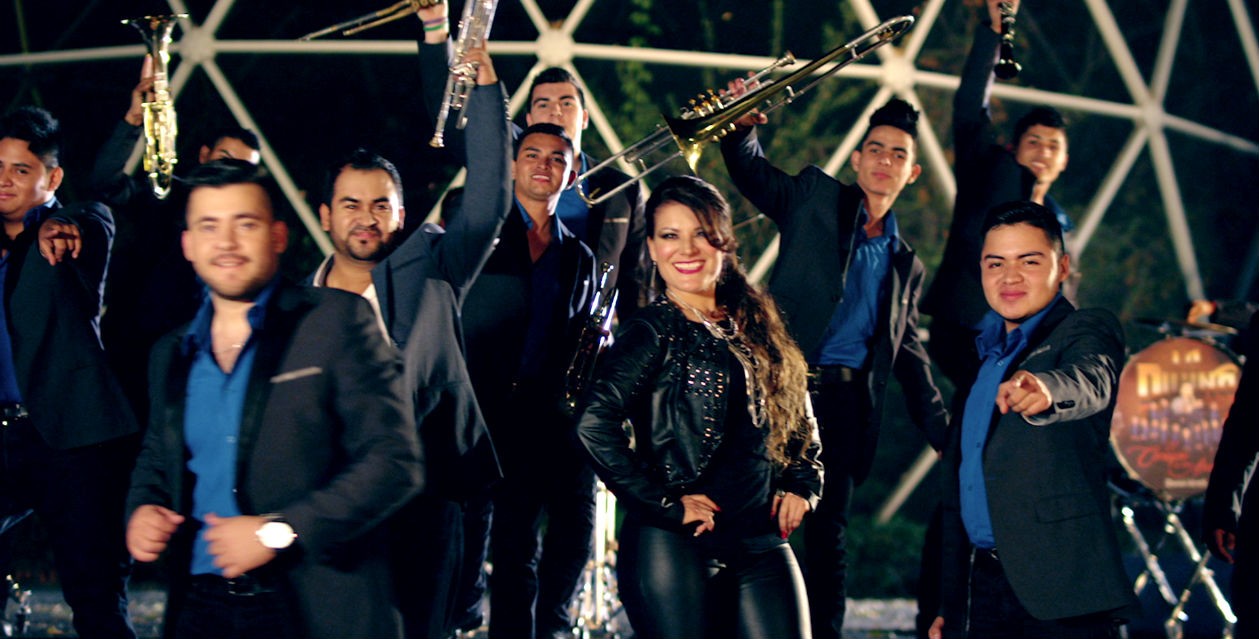 Banda La Divina estrena video con Diana Reyes