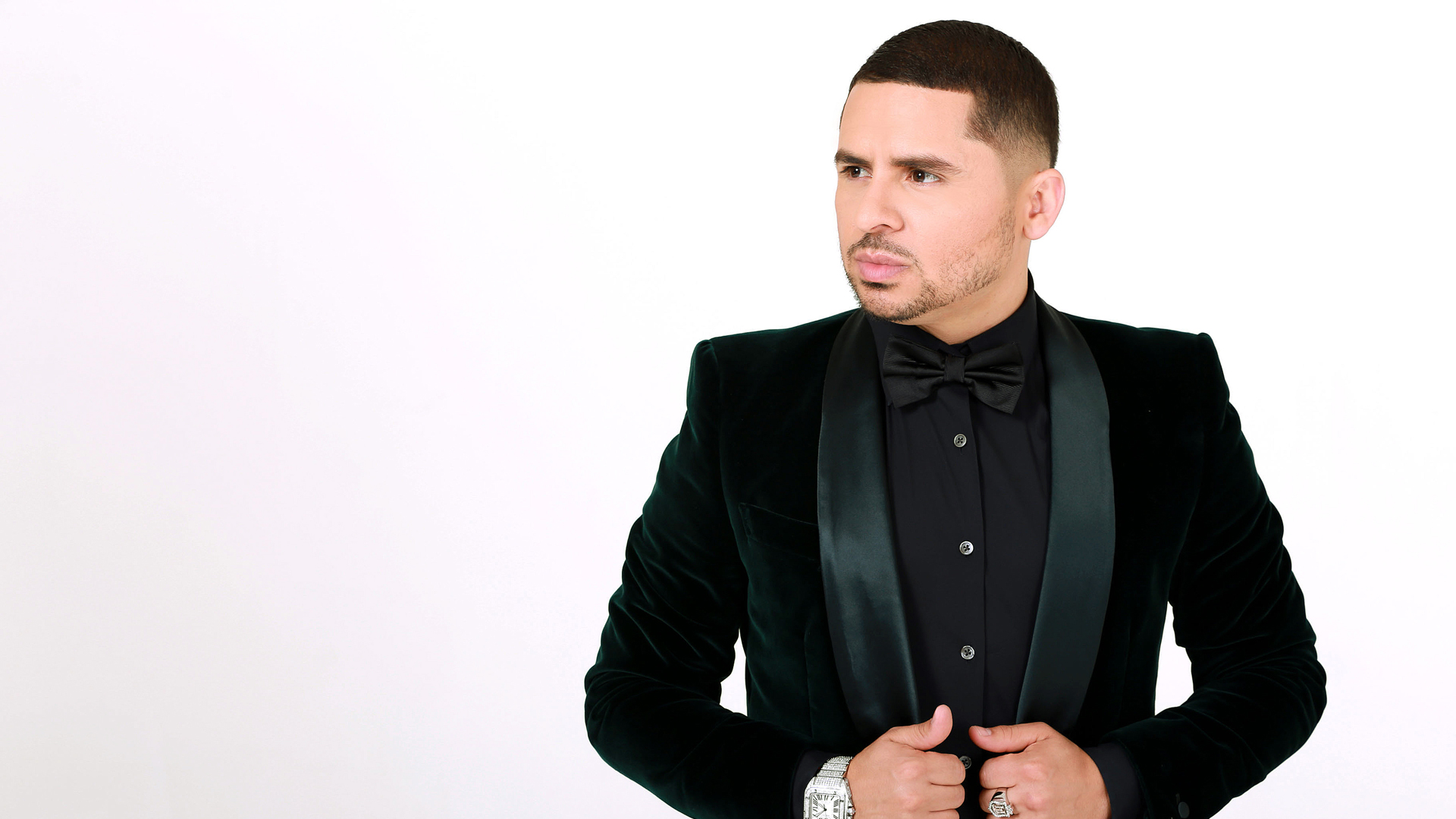 Larry Hernandez le entra a la actuación