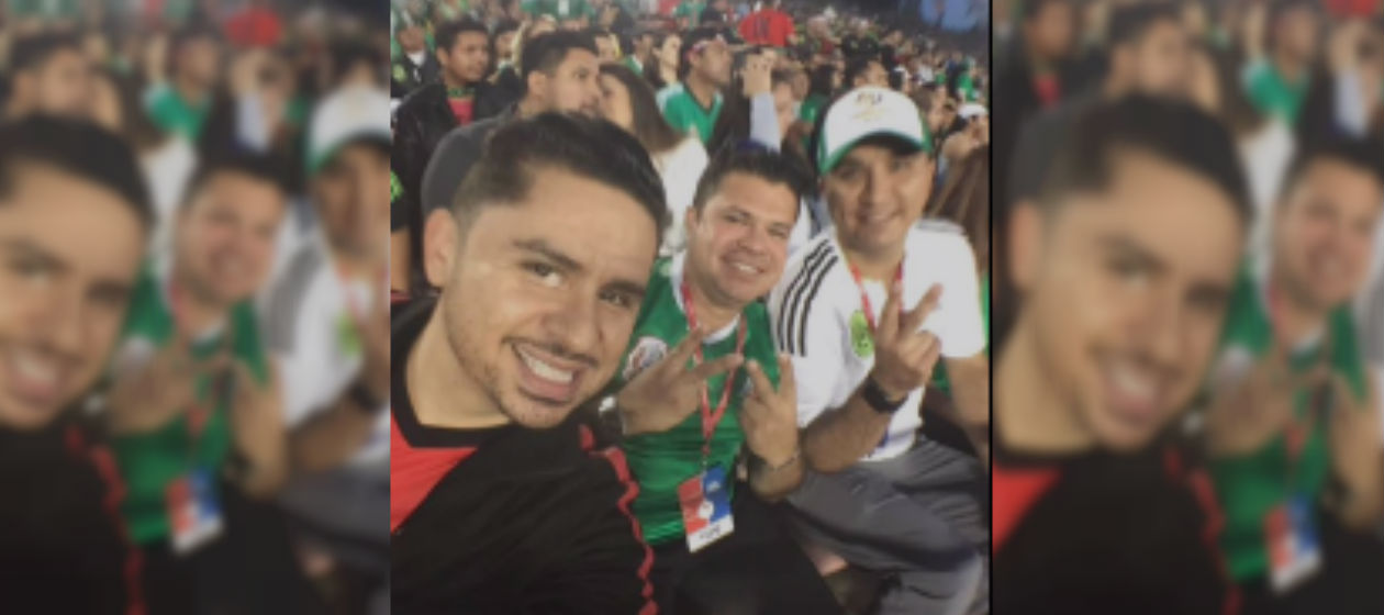 Larry Hernández y Jorge Medina apoyando a la Selección Mexicana