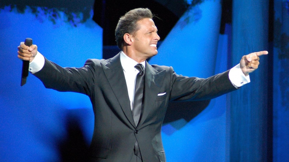 LUIS MIGUEL REAPARECE Y NOS DA UN ADELANTO DE SU NUEVO SENCILLO