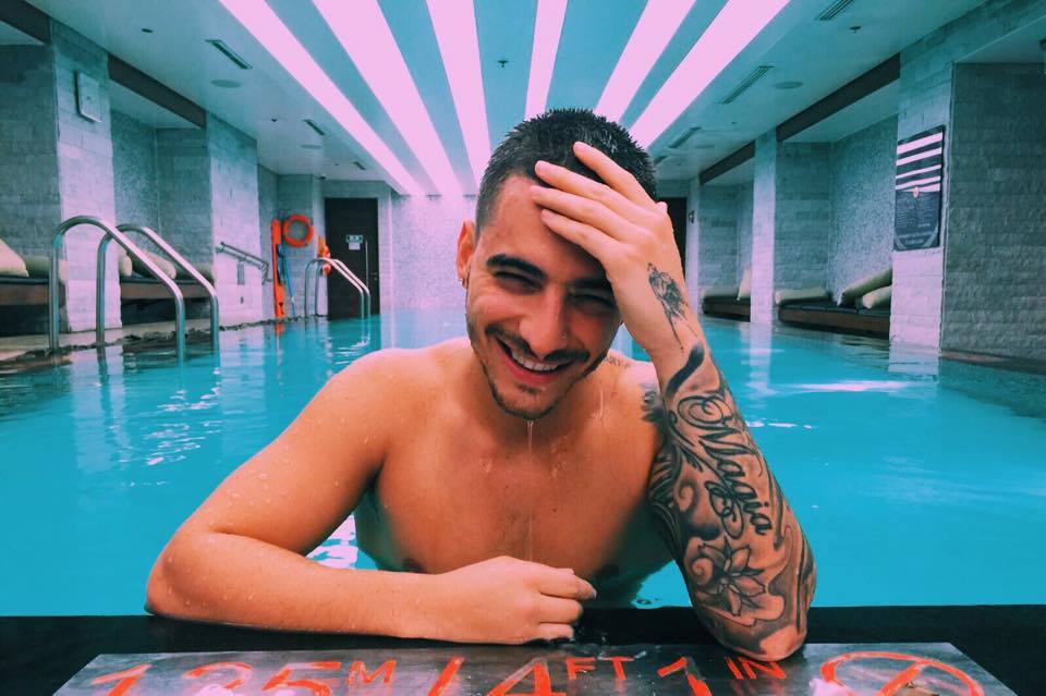 Amenazan a Maluma con mostrar su video gay