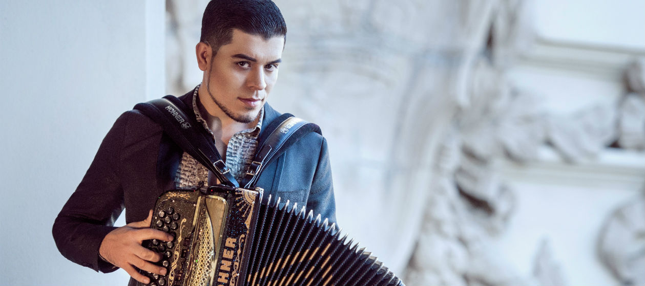 Noel Torres viene a decirte “Me interesas”