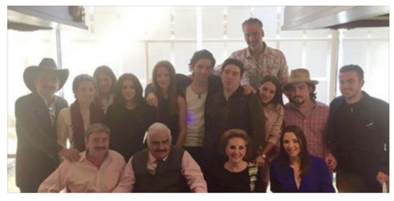 Vicente Fernández celebra su cumpleaños al lado de Julión Álvarez